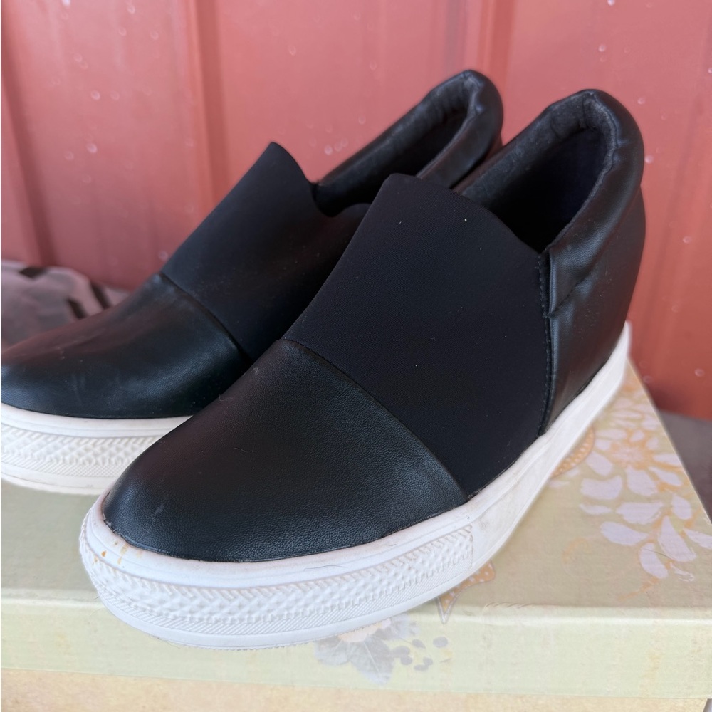 Nature Breeze Fashion Black Closed Slip-On Platform Shoes - Women's Casual Shoe